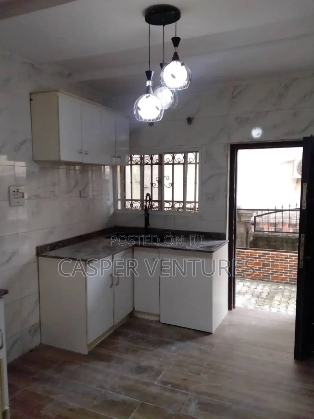 1bdrm Room & Parlour in Paradise 3, Chevron for rent