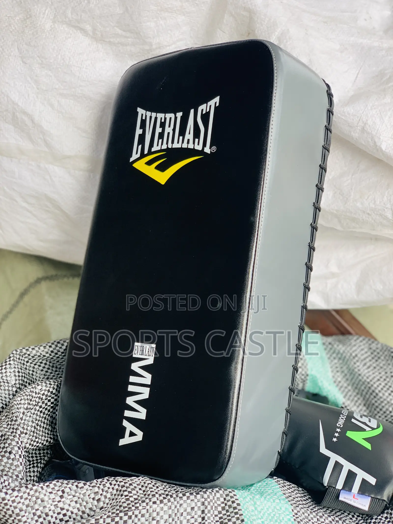 Everlast MMA Muay Thai Pad