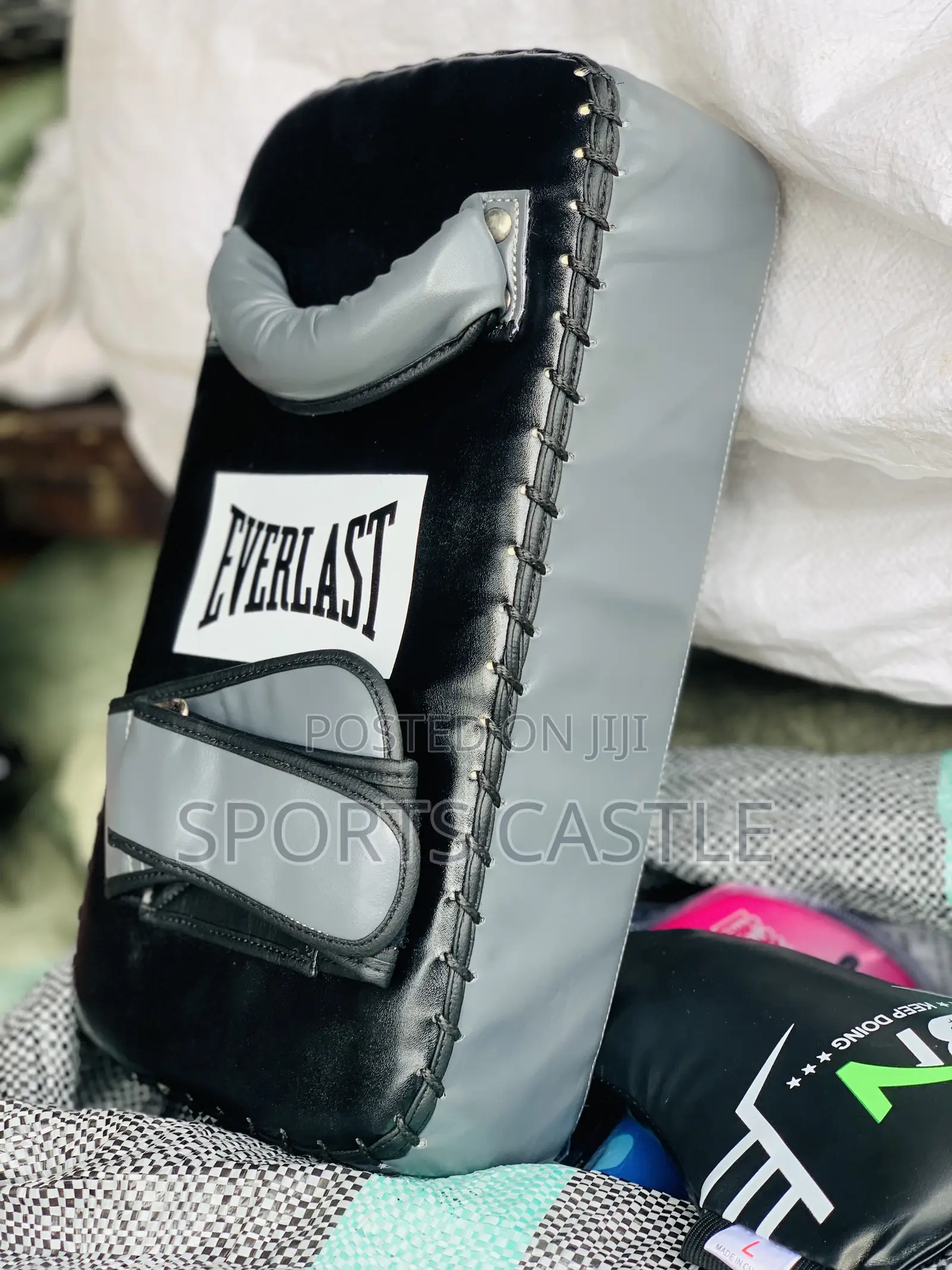 Everlast MMA Muay Thai Pad