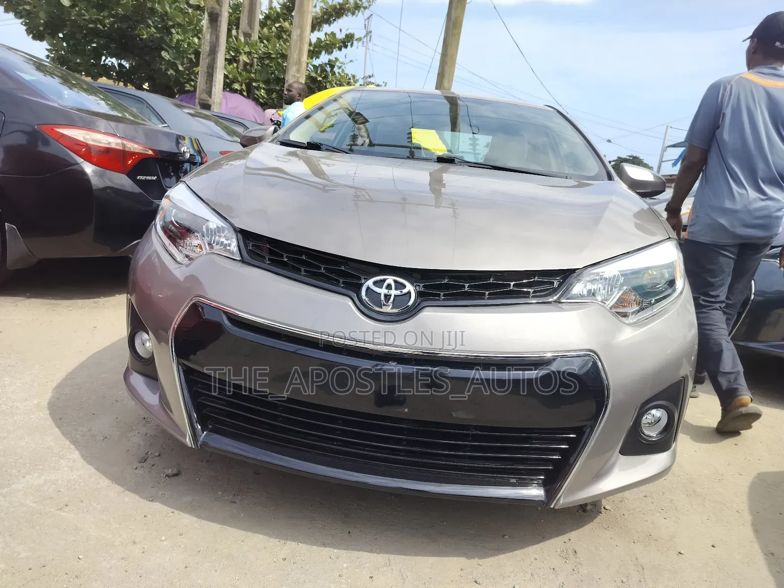 Toyota Corolla 2015 Gold