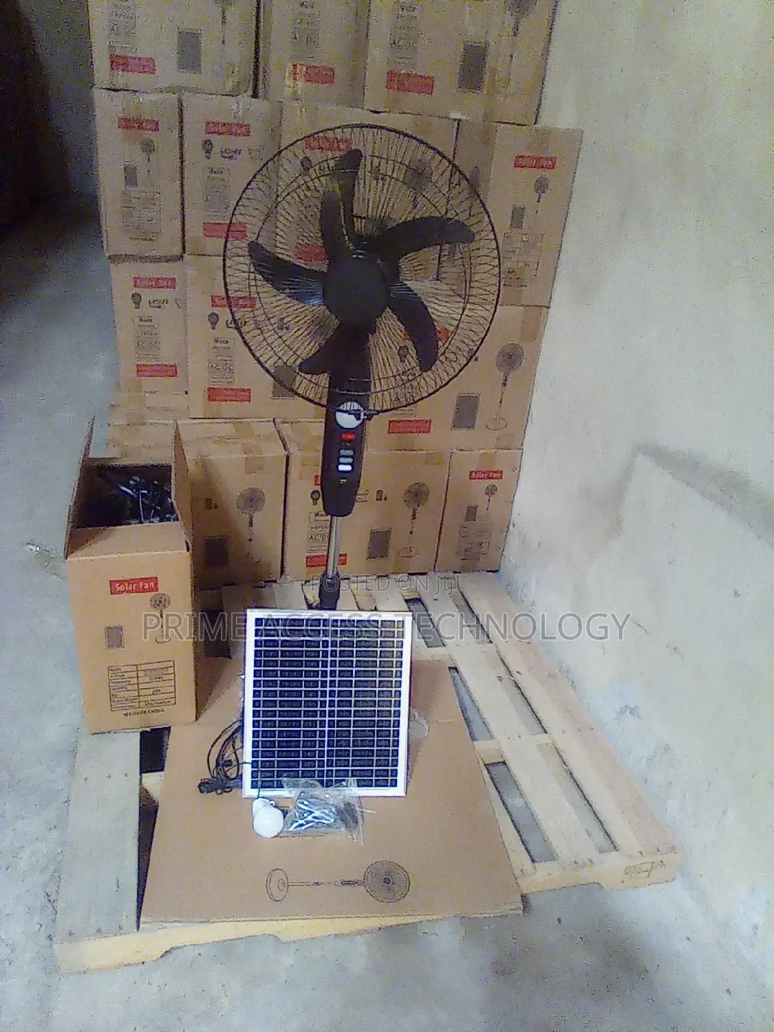High Efficiency Classic Solar Energy Fan With Bulb and Light