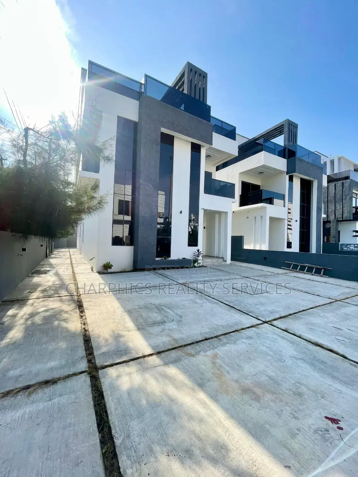 5bdrm Duplex in Lekki for sale