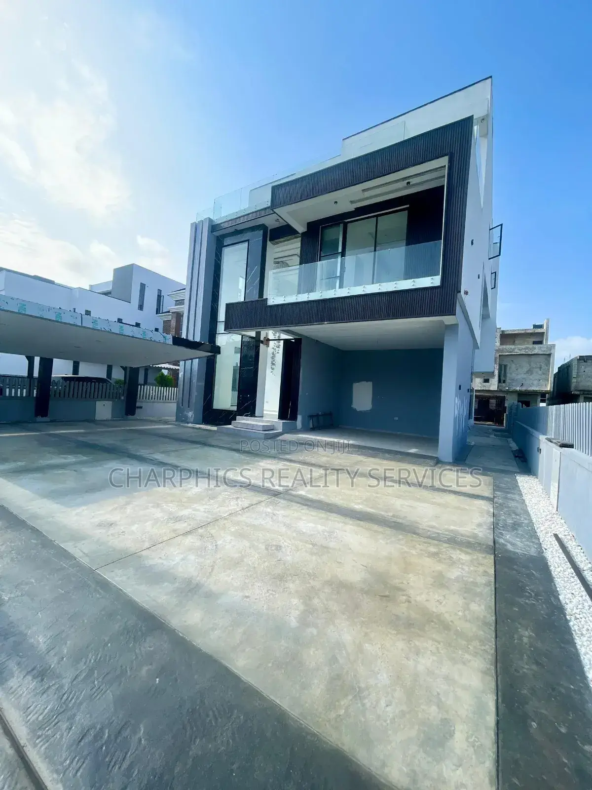 5bdrm Duplex in Lekki for sale