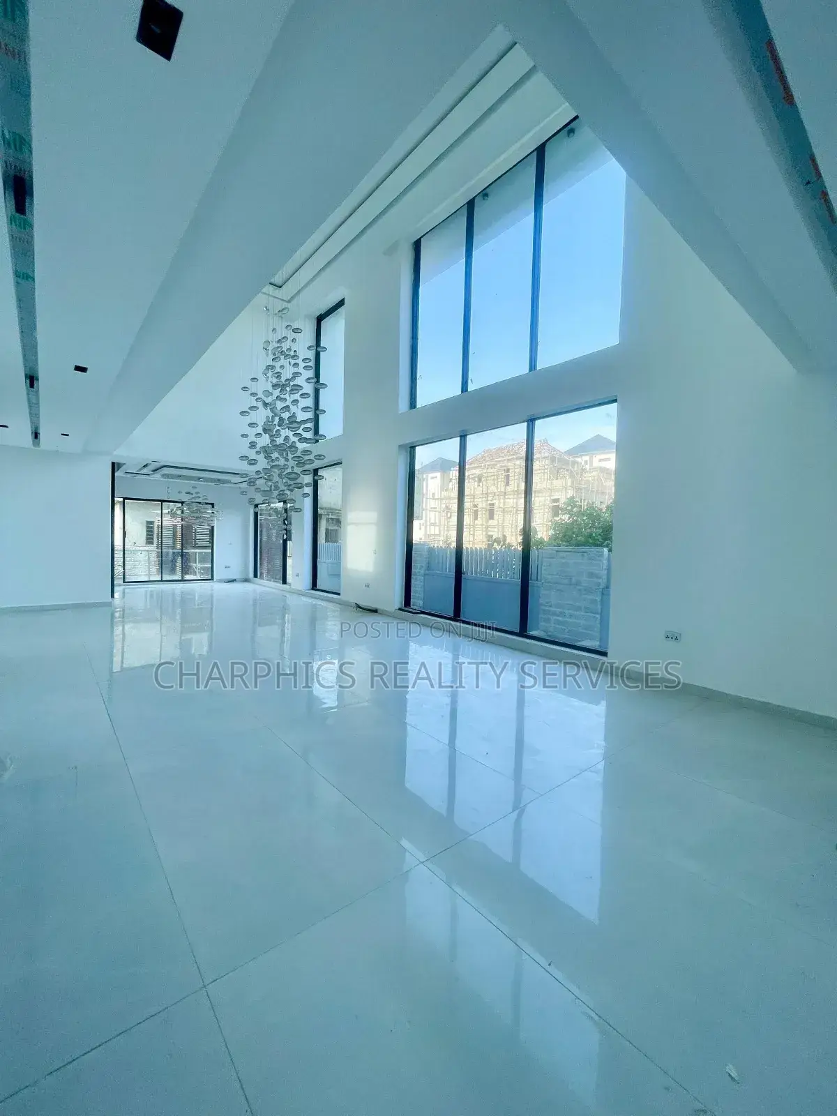 5bdrm Duplex in Lekki for sale