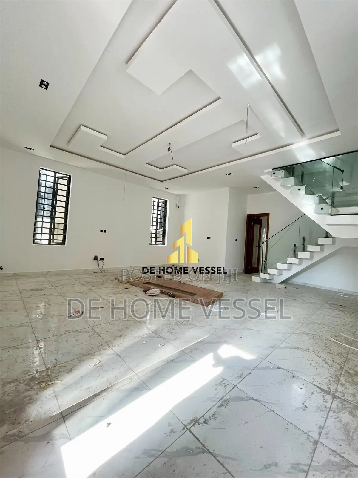 5bdrm Duplex in Chevron for sale