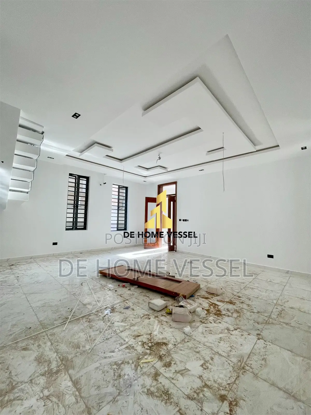 5bdrm Duplex in Chevron for sale