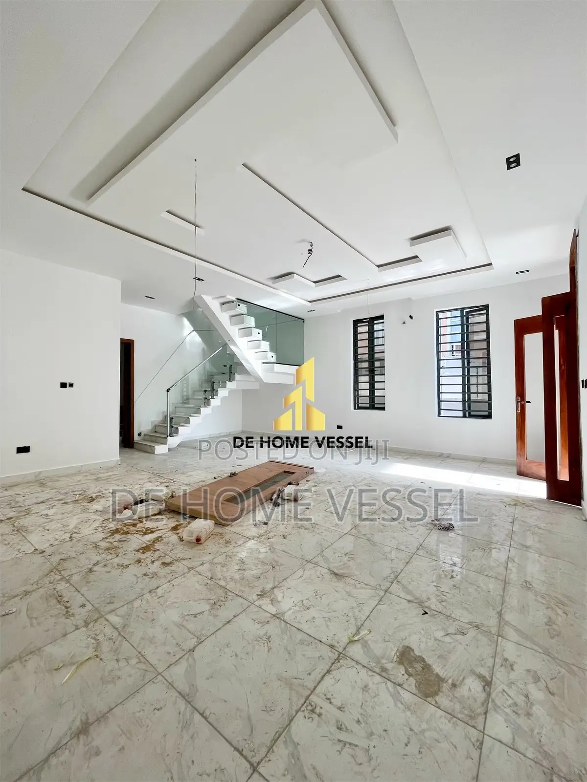 5bdrm Duplex in Chevron for sale