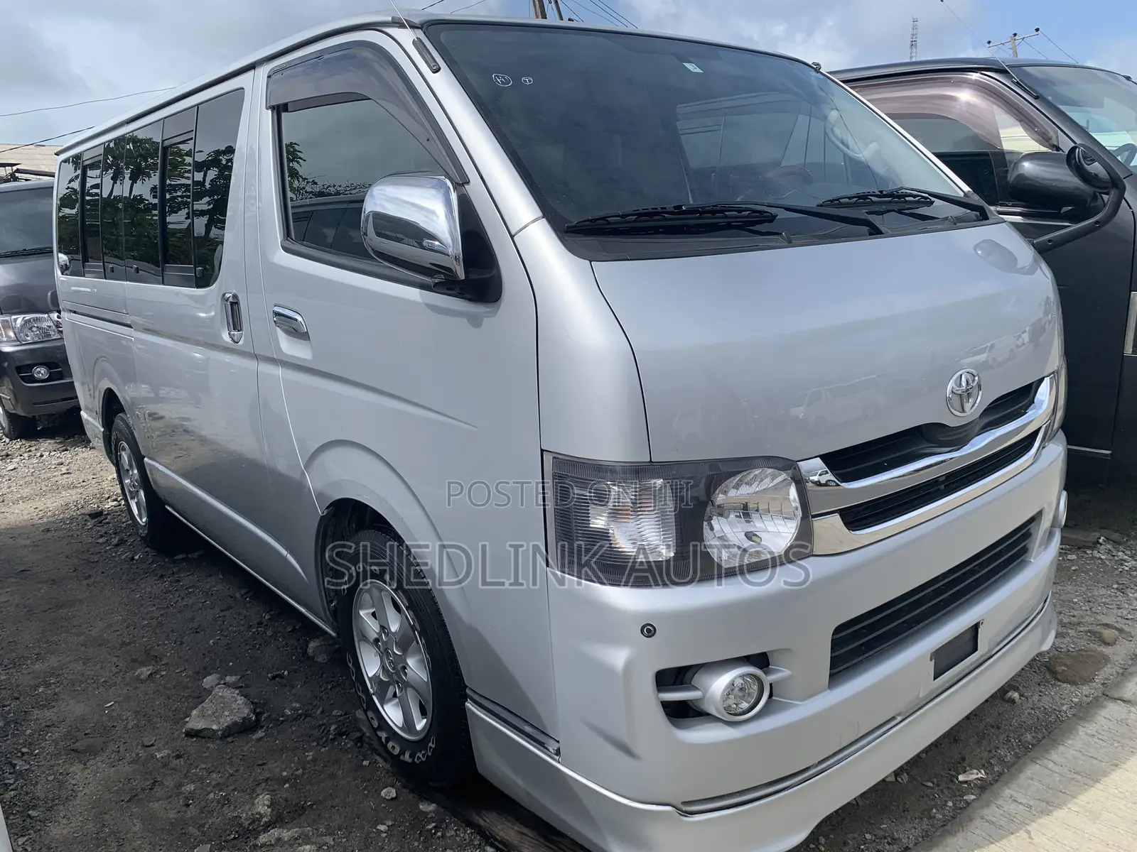 Toyota HiAce 2012 Silver