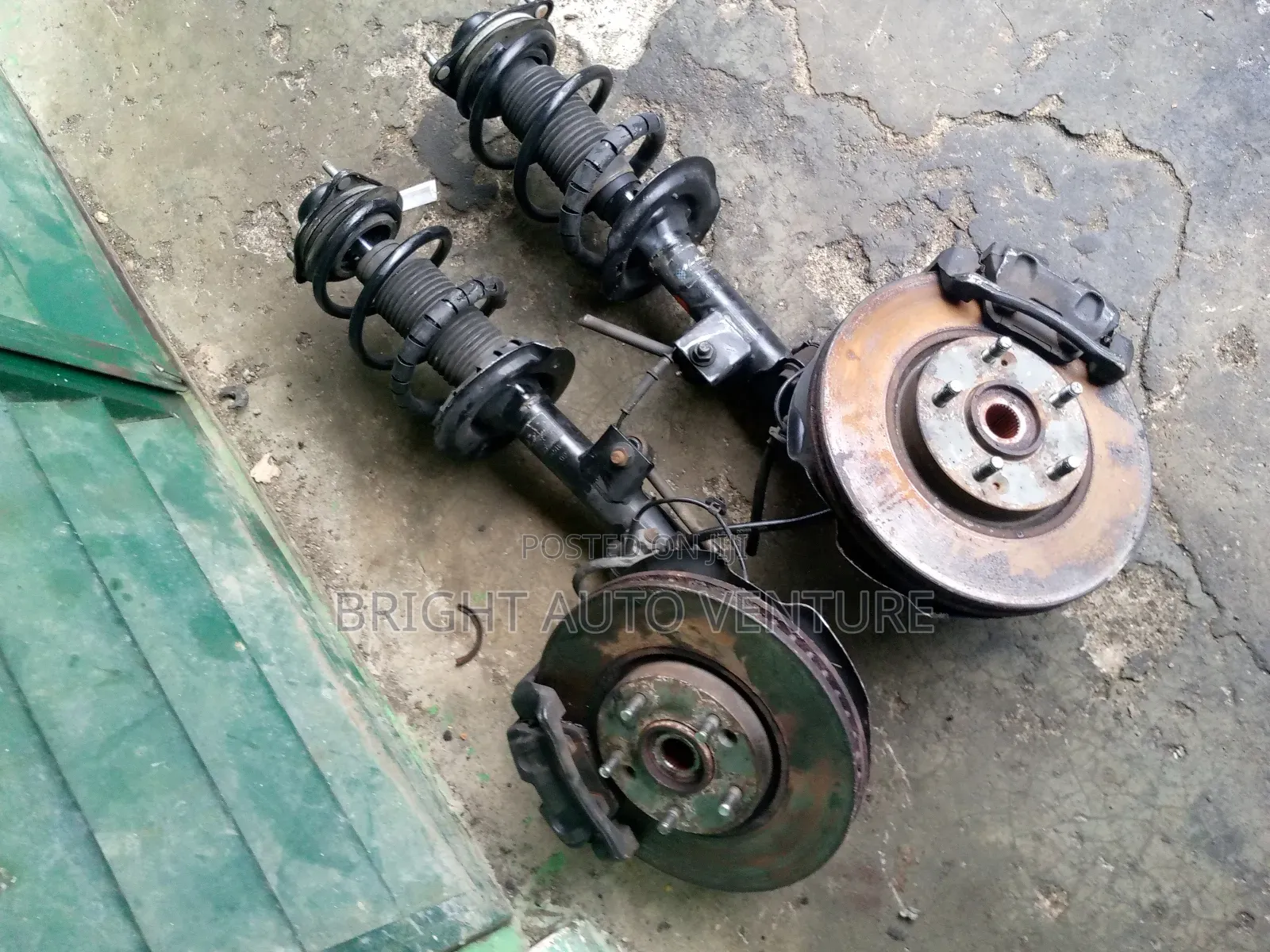 Complete Hub and Front Shock for Hyundai Sonata 2012