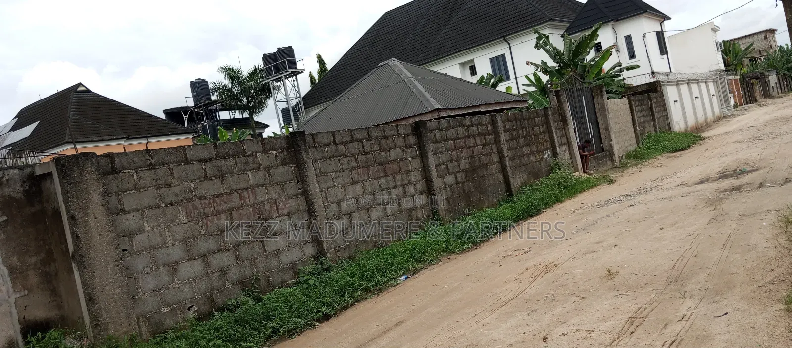 For Sale: 2 Fenced Plots in an Estate With Federal Light