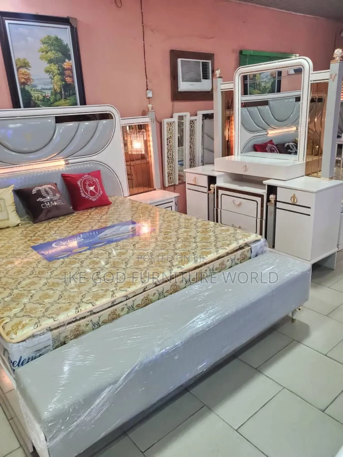 6 By7 Imported Turkish Contemporary Bed With Dressing Mirror
