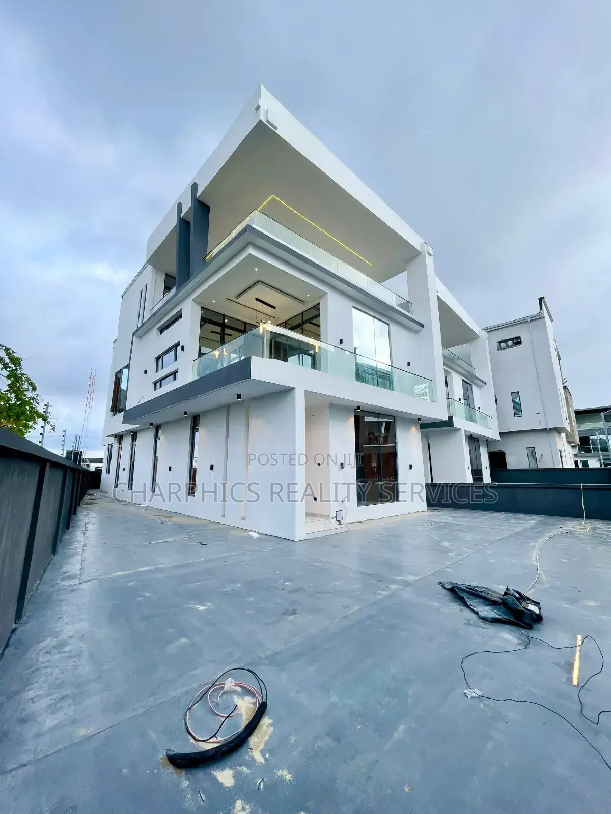 5bdrm Duplex in Lekki for sale