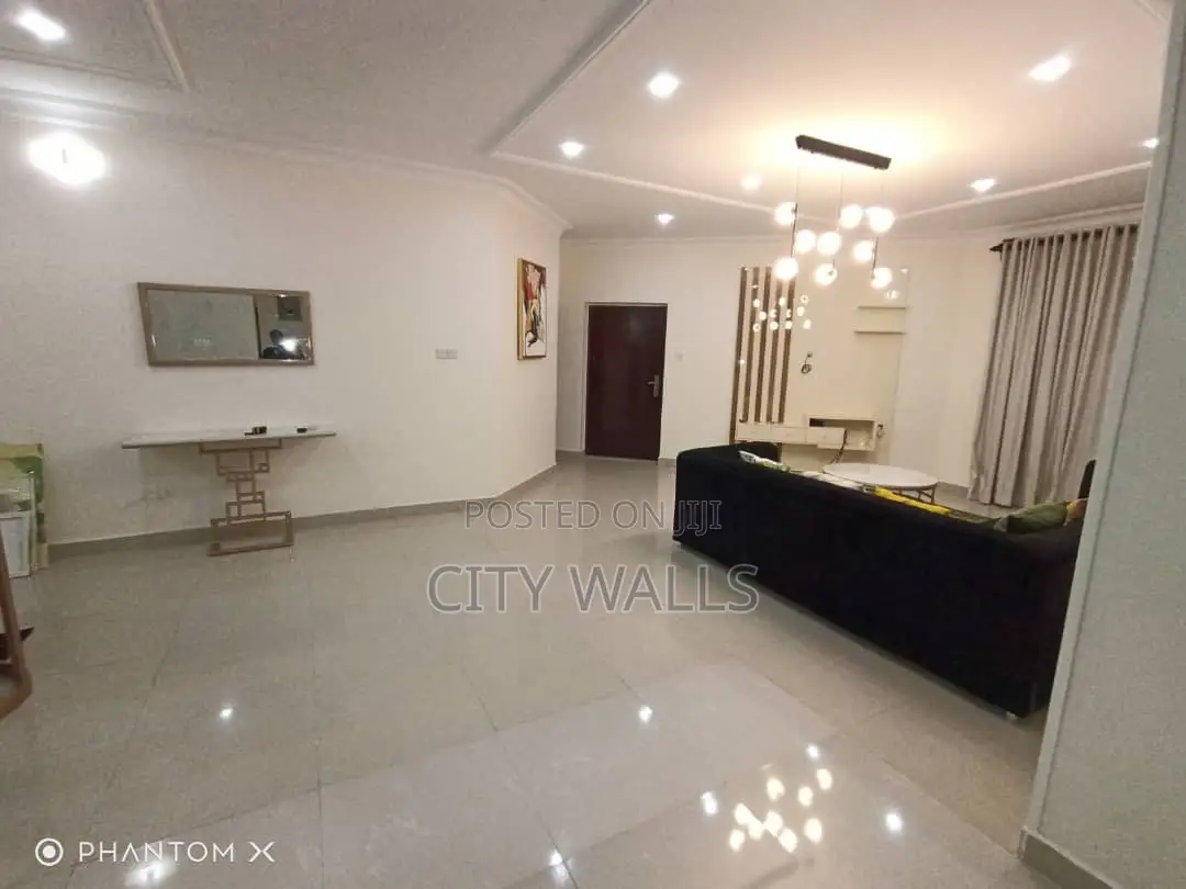 Furnished 3bdrm Block of Flats in Chevron for rent