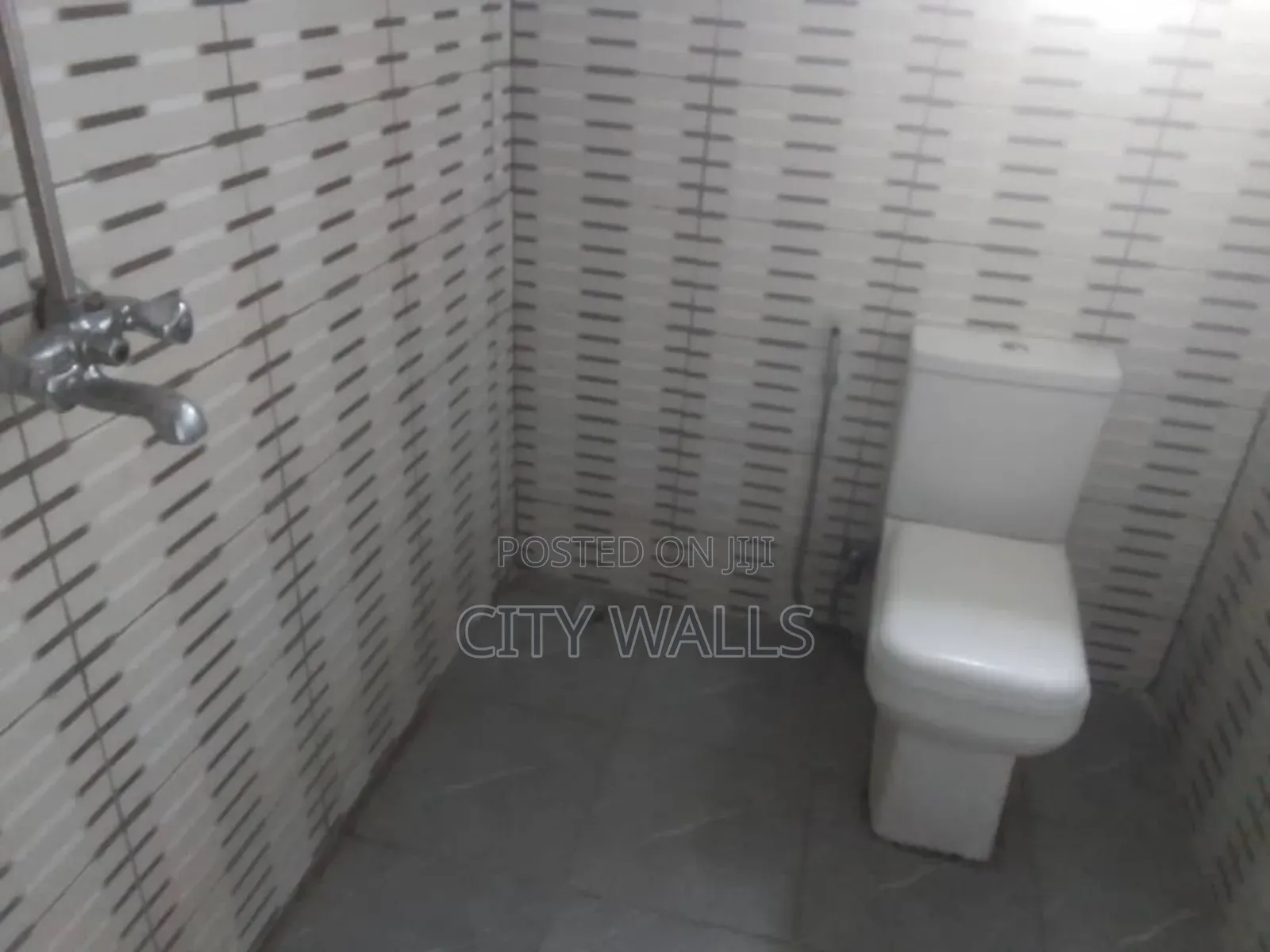 3bdrm Block of Flats in Ogombo for rent