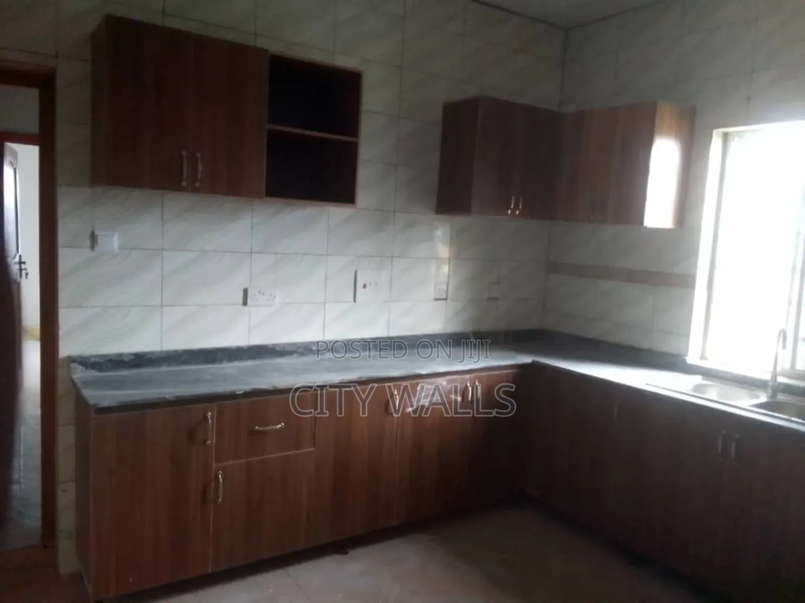 3bdrm Block of Flats in Ogombo for rent