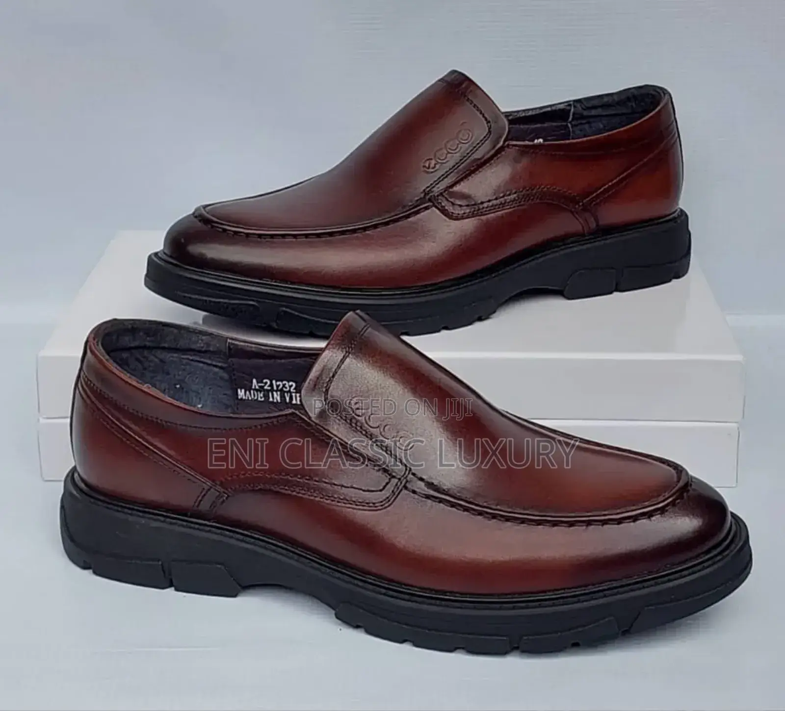High Quality Leather Shoes Ferragamo Available in Store 