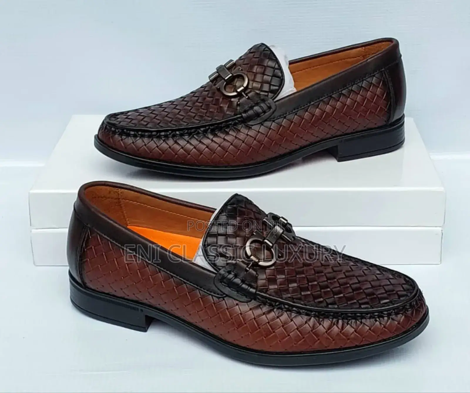 High Quality Leather Shoes Ferragamo Available in Store 
