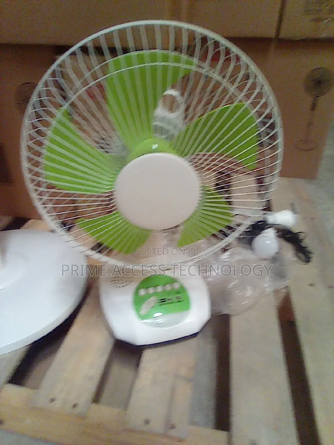 High Efficiency Solar Table Fan With Two Bulbs