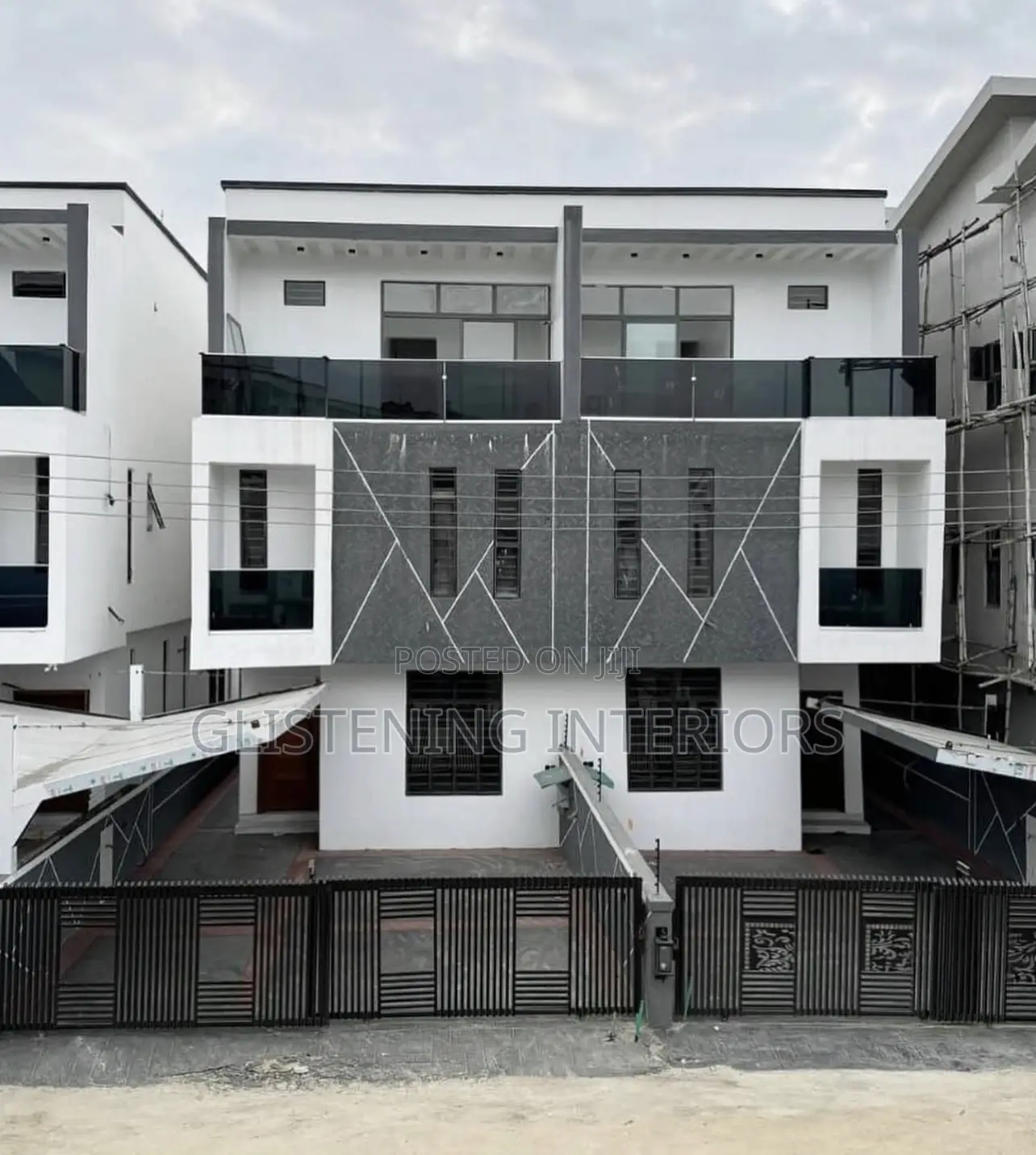 Balustrade Balcony Design With a Tinted 10mm Glass
