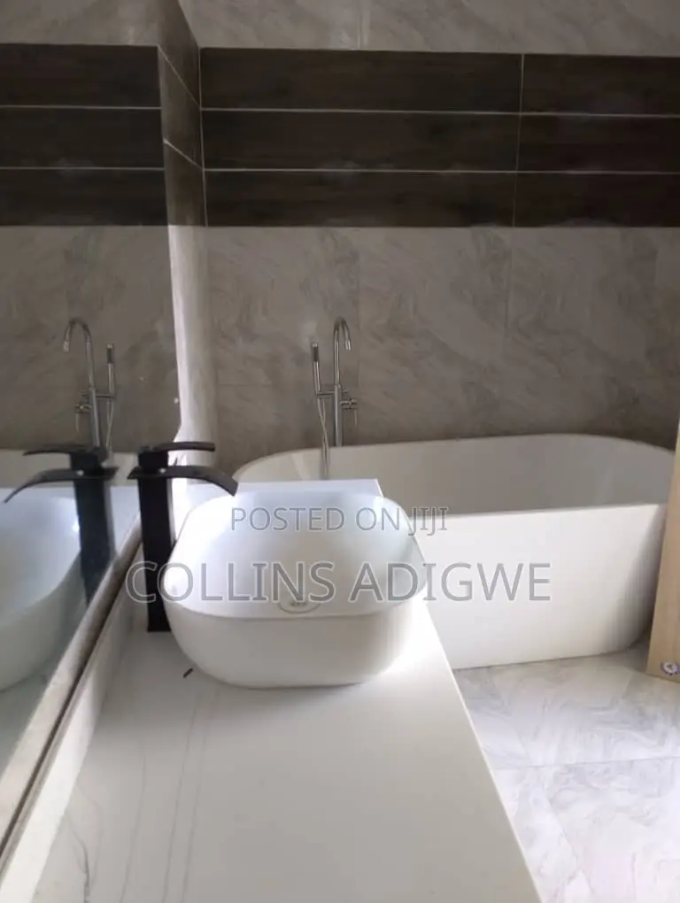 4bdrm Duplex in Chevron Estate for sale