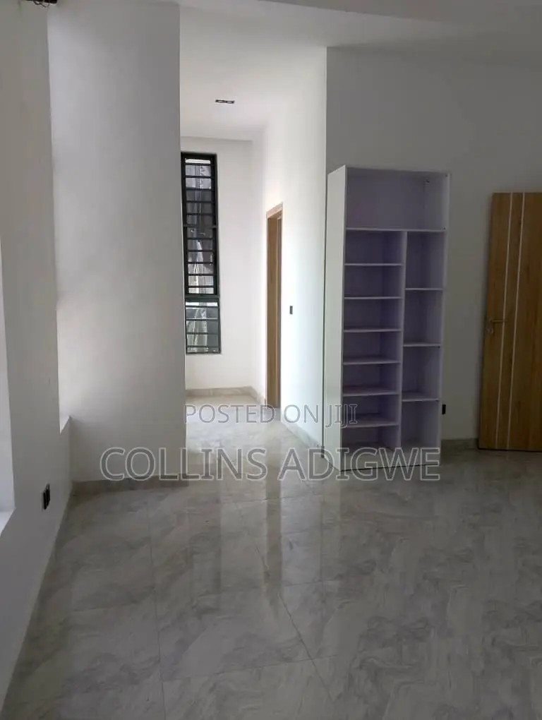 4bdrm Duplex in Chevron Estate for sale