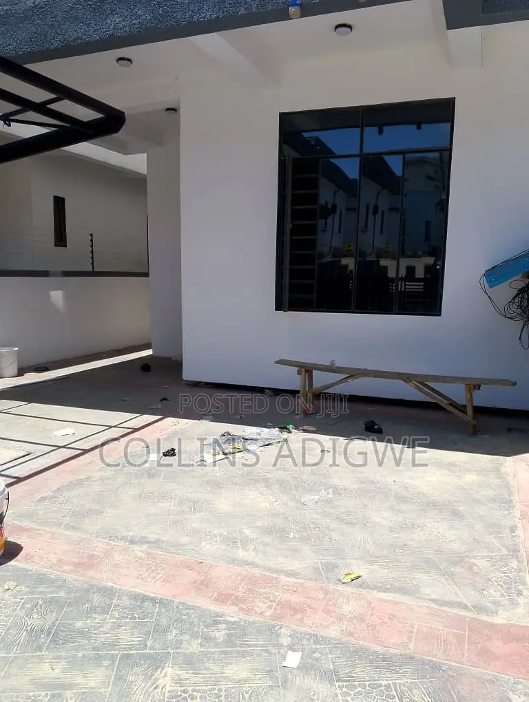 4bdrm Duplex in Chevron Drive for rent