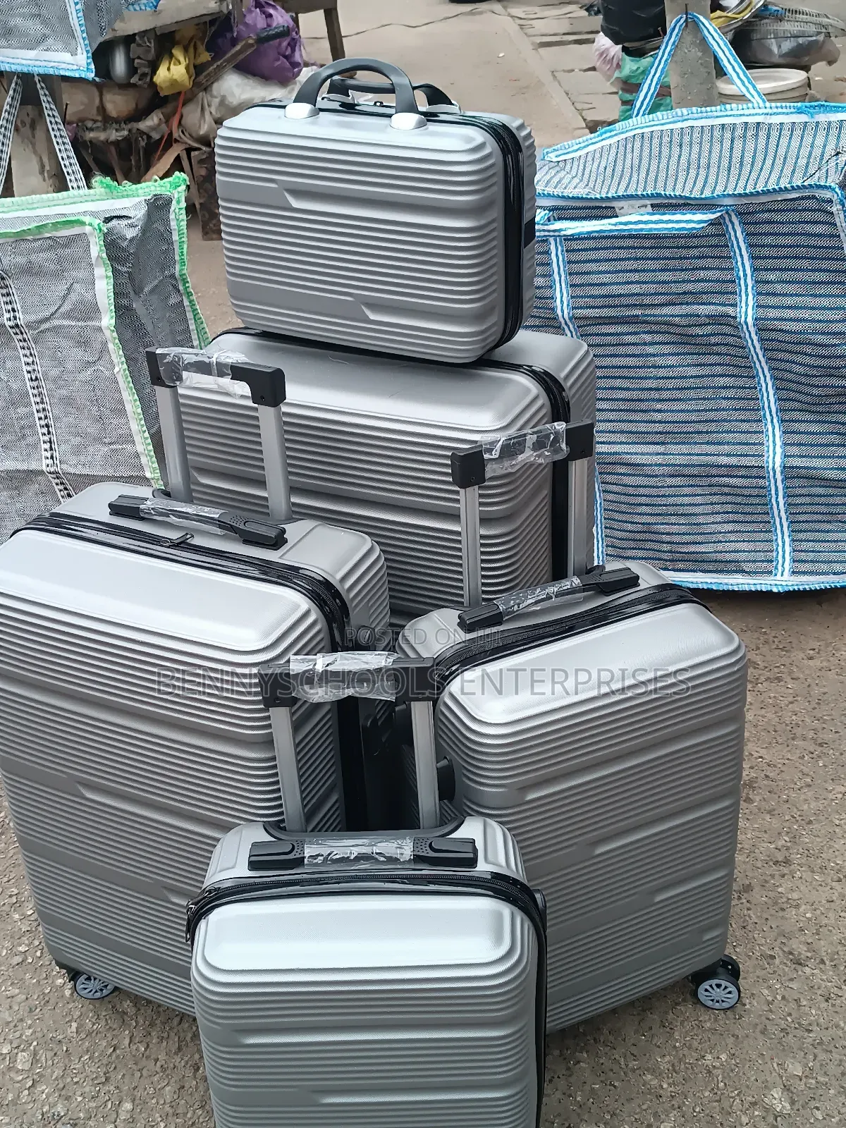 Set of 5 Rubber Plastic Travelling Luggage Boxes