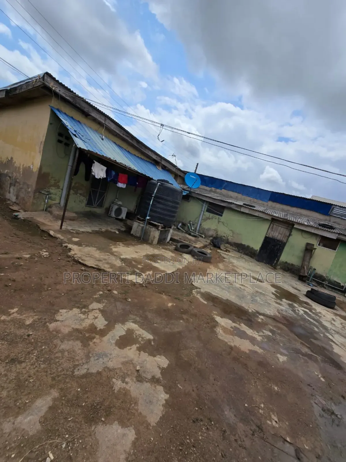 6bdrm Block of Flats in Ayobo for sale
