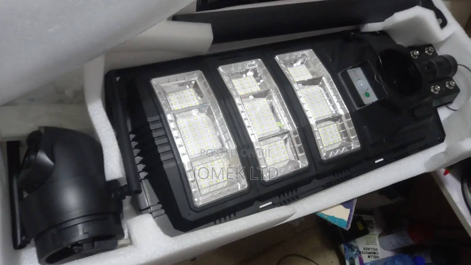 Solar PTZ Camera With Street Light