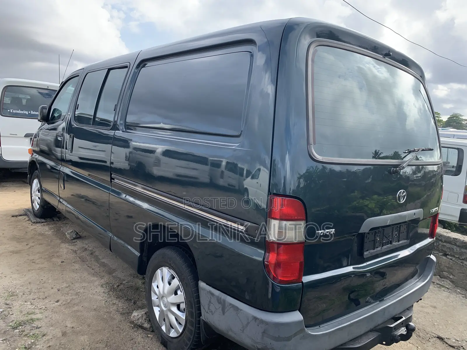 Toyota HiAce 2009 Green