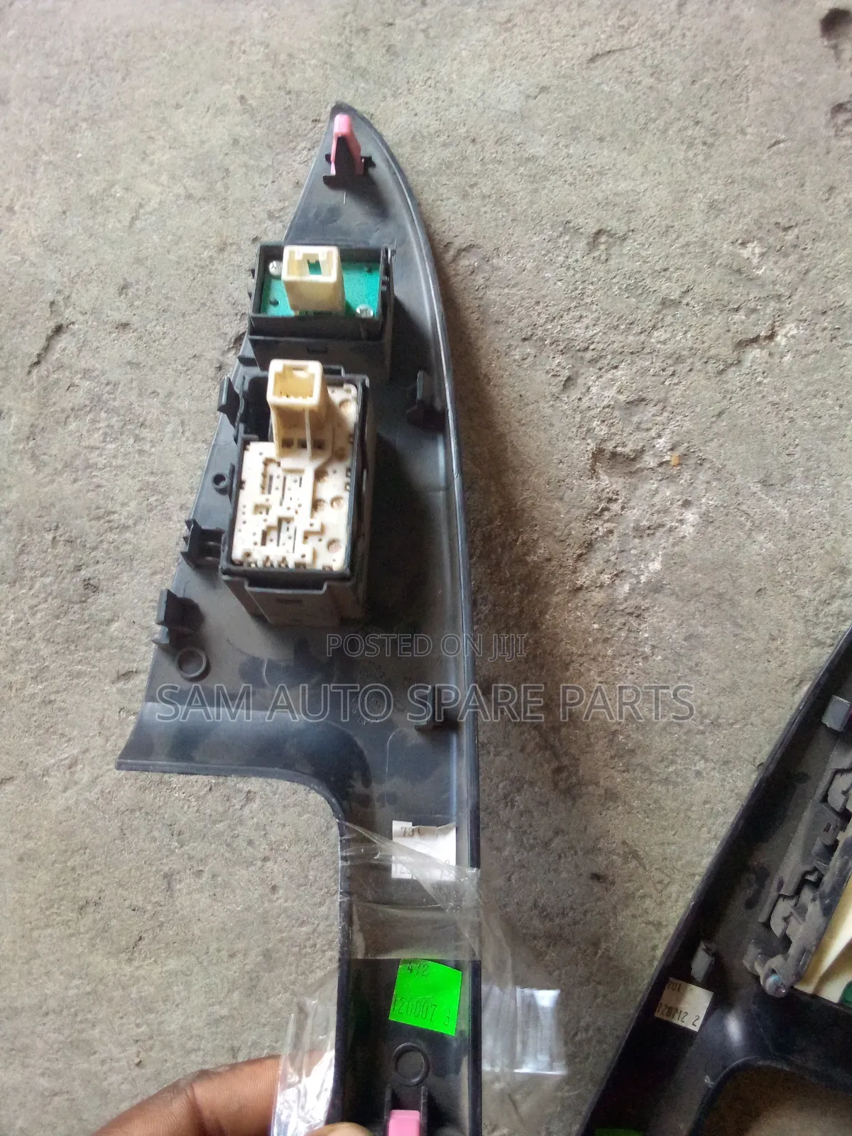 Toyota Venza Pressing Button Front Right Side 2014 Model