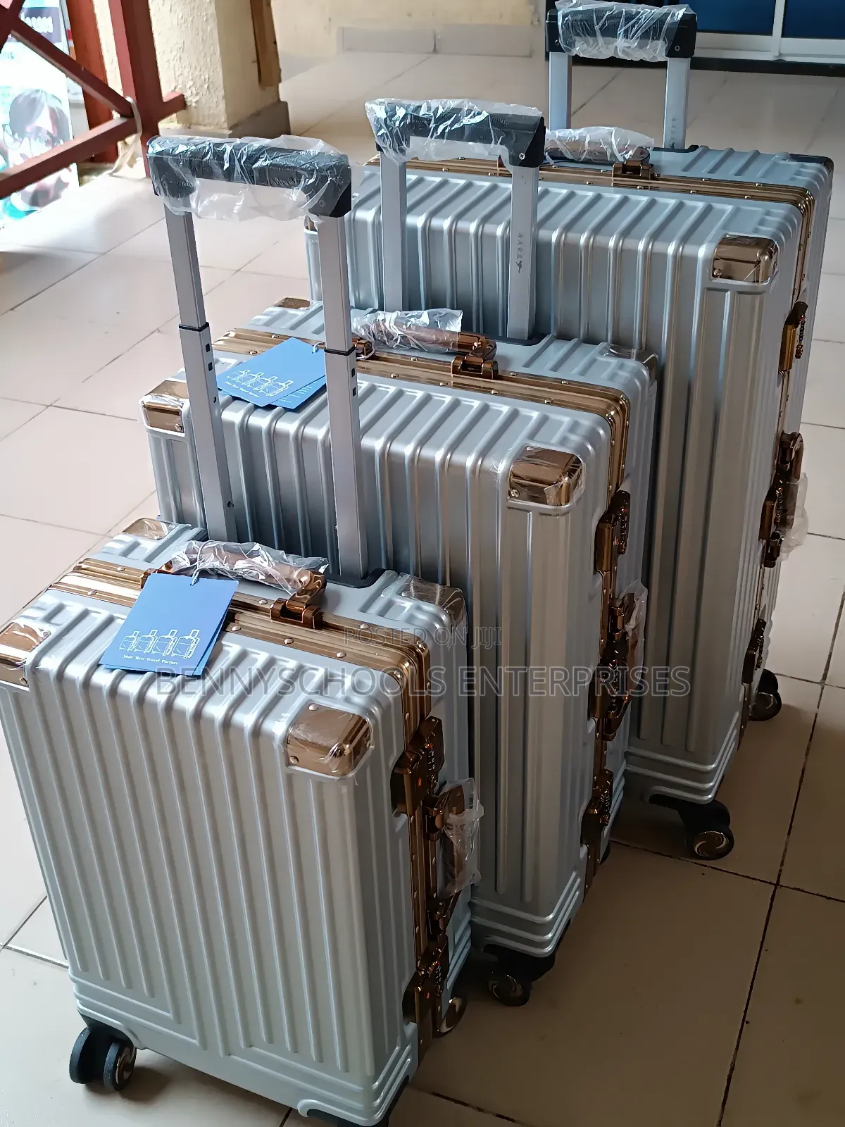 Set of 3 Silver Aluminium Travelling Luggage Boxes Set 3