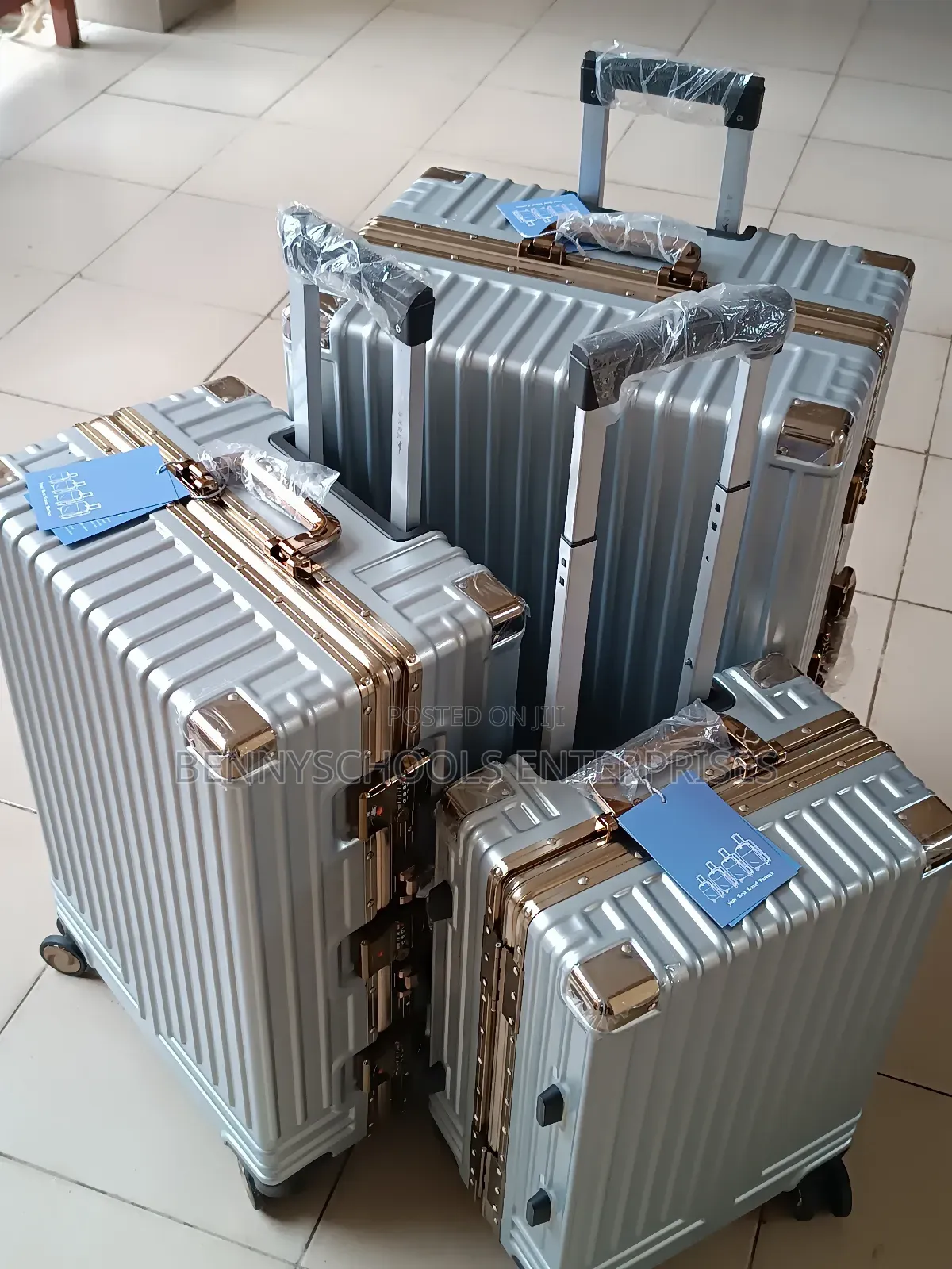 Set of 3 Silver Aluminium Travelling Luggage Boxes Set 3