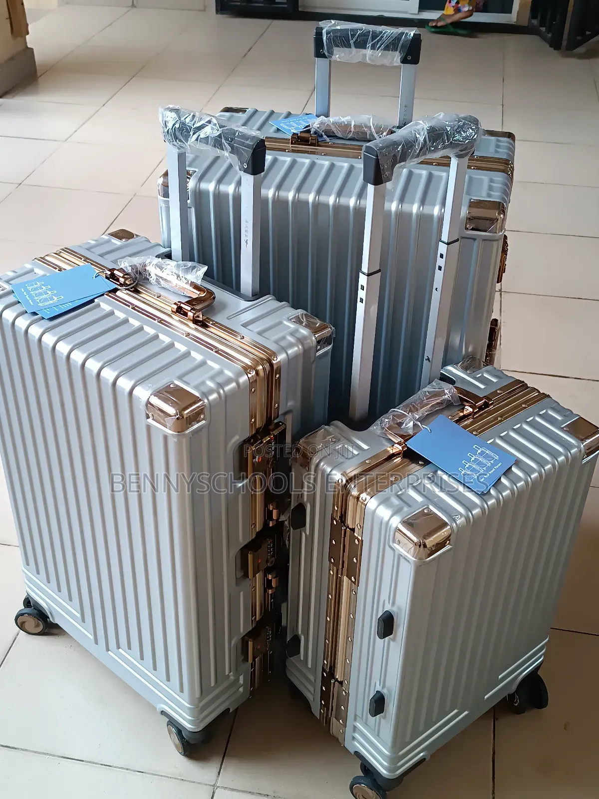 Set of 3 Silver Aluminium Travelling Luggage Boxes Set 3