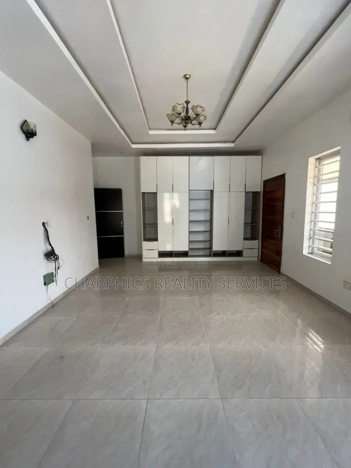 5bdrm Duplex in Ikota for sale
