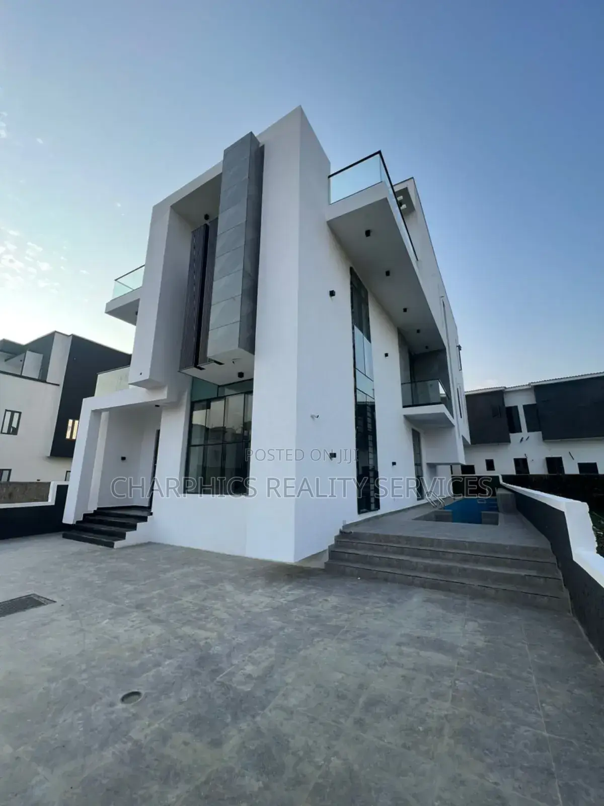 5bdrm Duplex in Ikota for sale