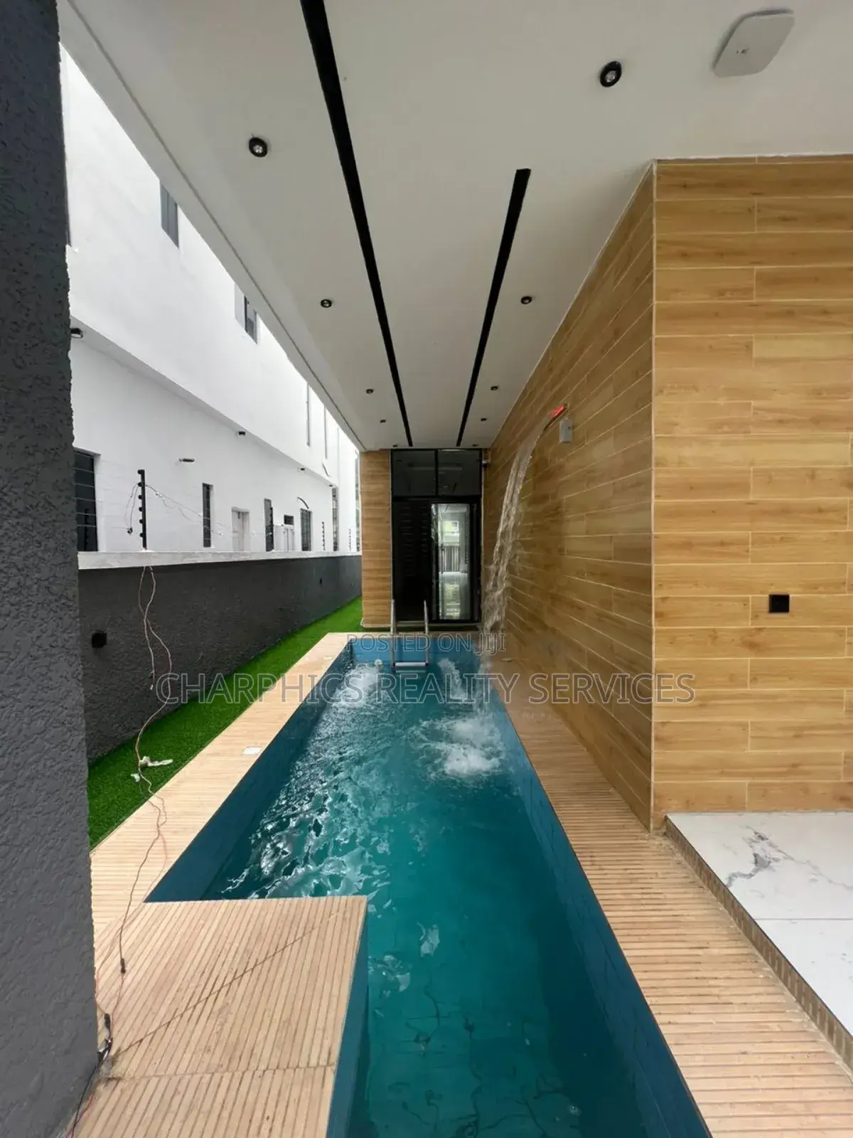5bdrm Duplex in Osapa london for sale