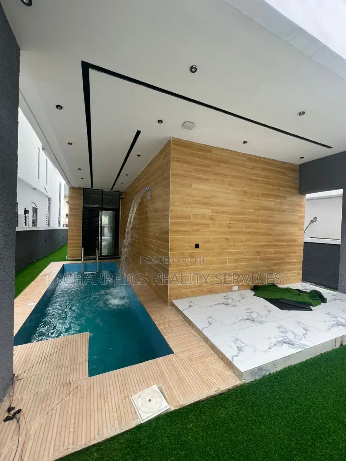 5bdrm Duplex in Osapa london for sale
