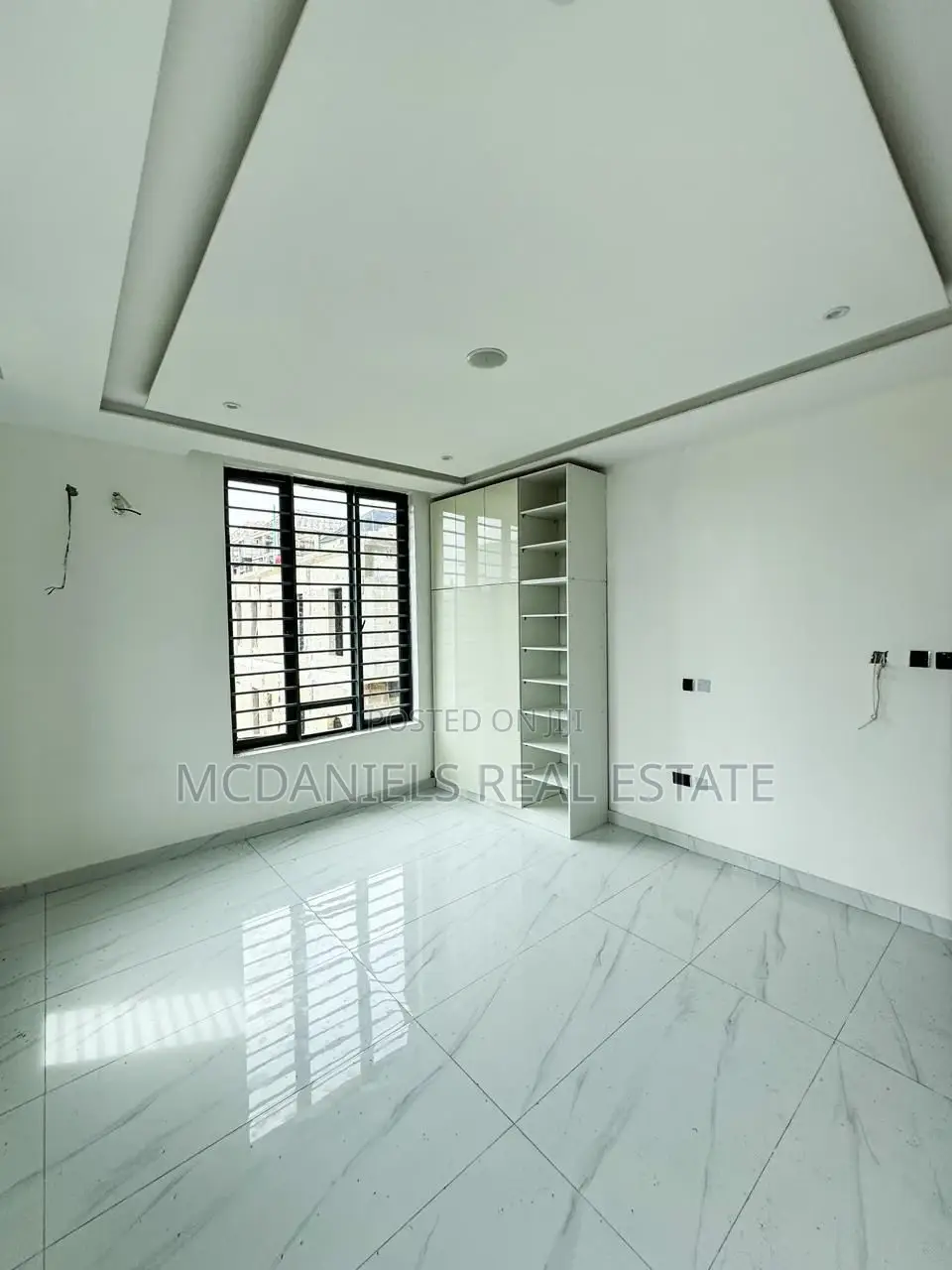 5bdrm Duplex in Ikota for sale
