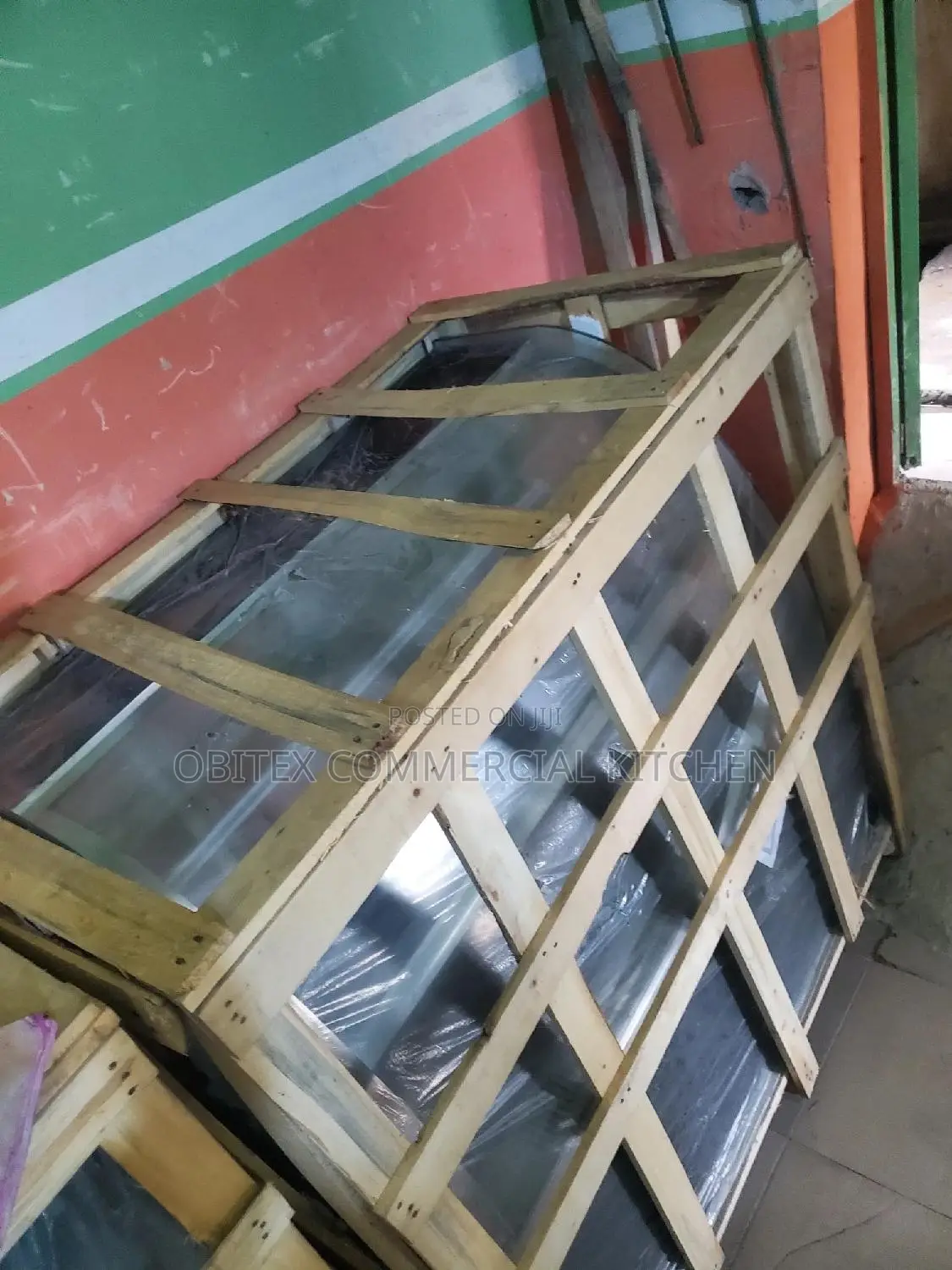 Industrial Standing 5feets Cake Chiller Machine Is Available