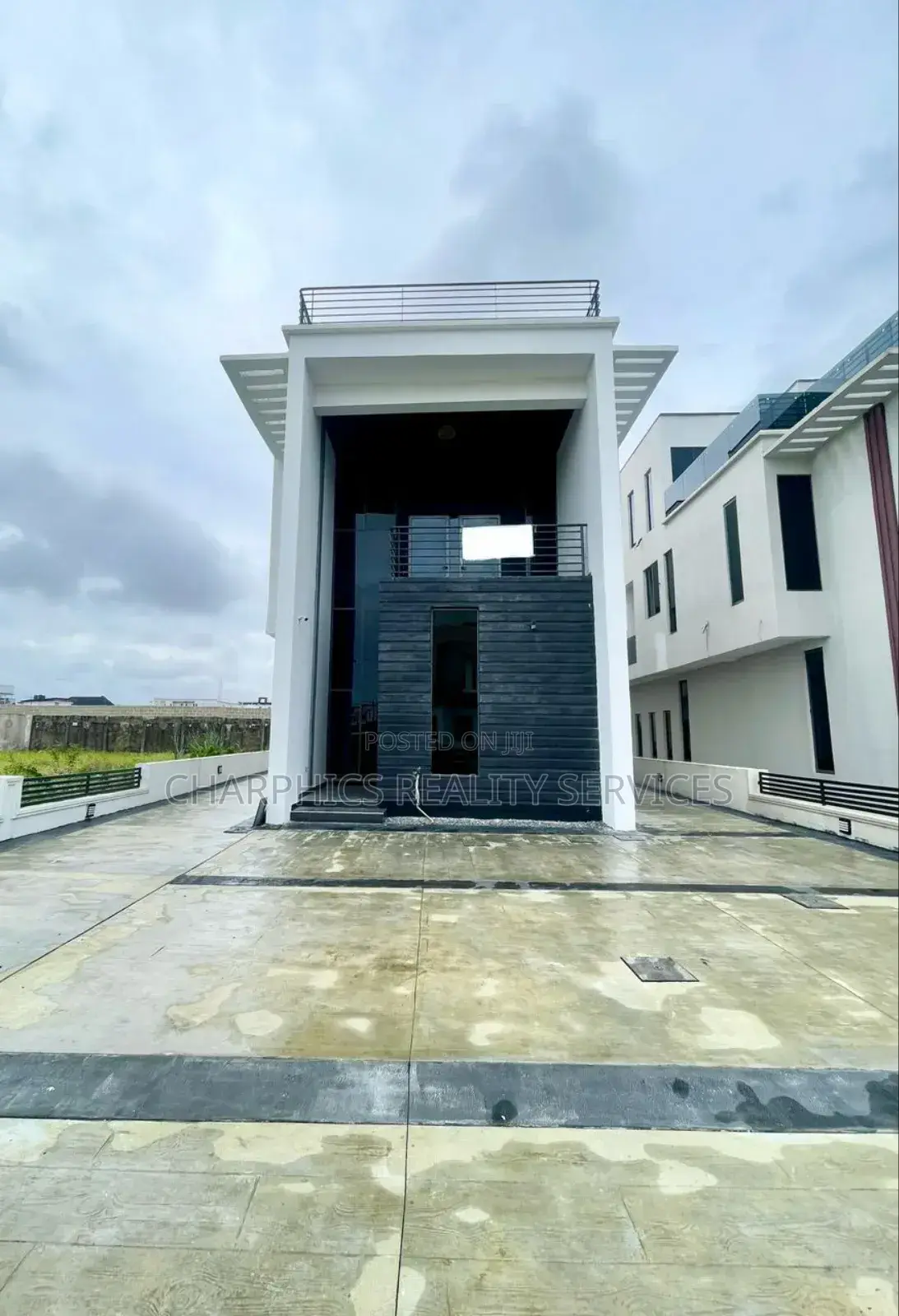5bdrm Duplex in Osapa london for sale