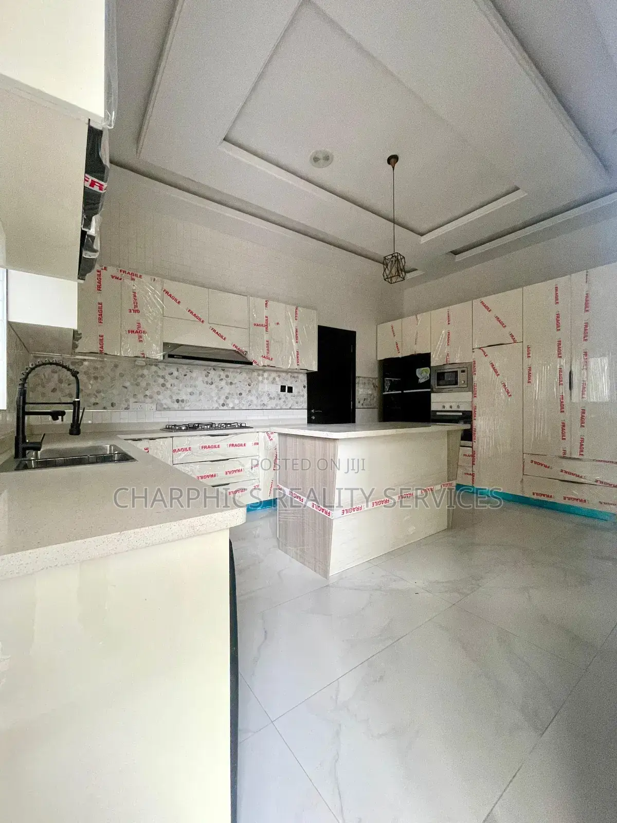 5bdrm Duplex in Osapa london for sale