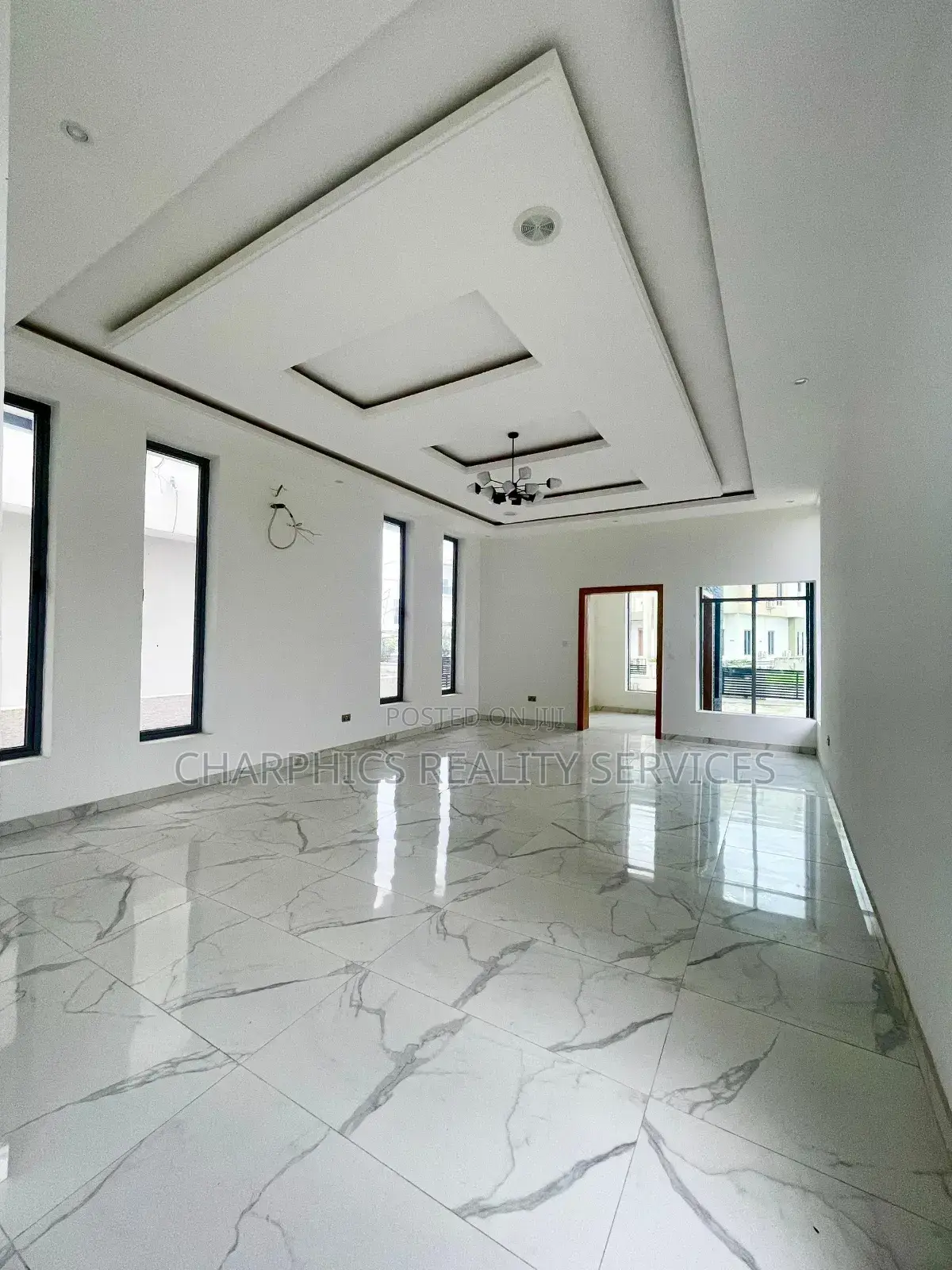 5bdrm Duplex in Osapa london for sale