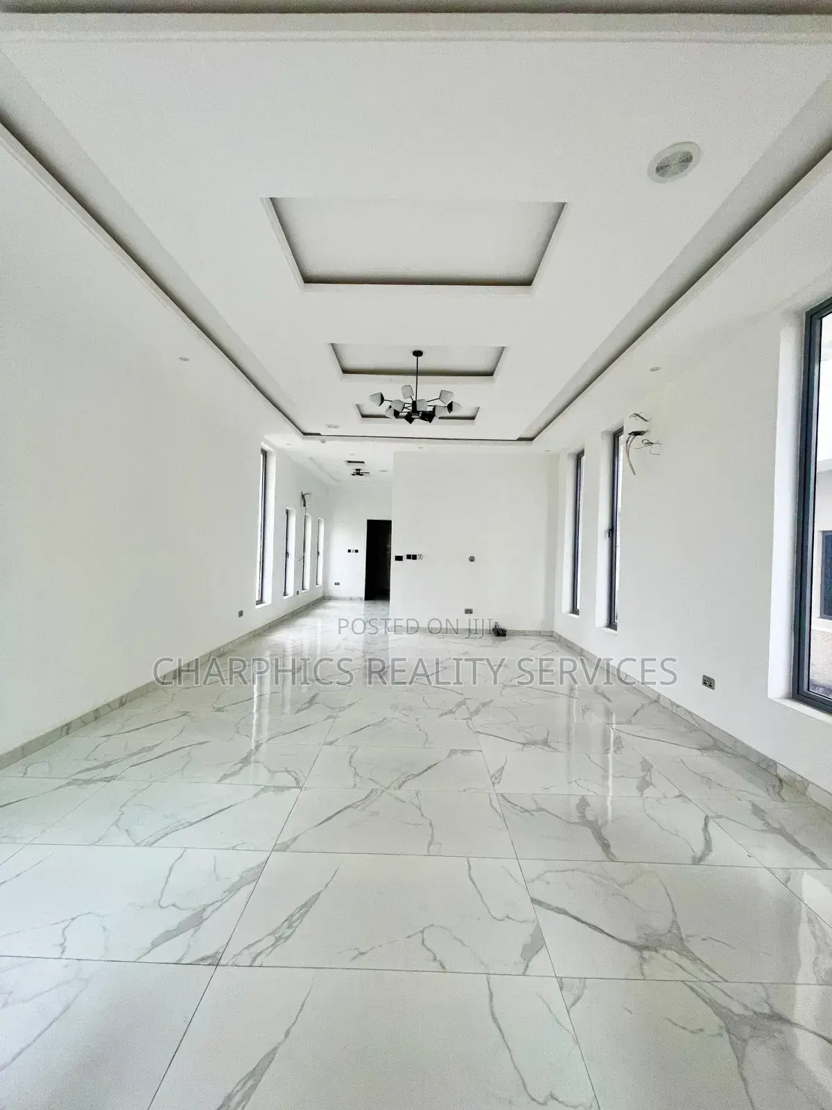 5bdrm Duplex in Osapa london for sale