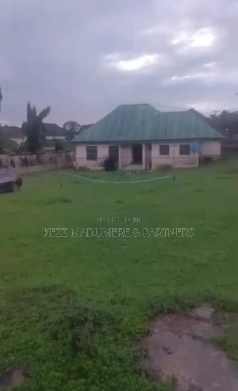 For Sale: 1400 SQMTS With a Bungalow at Liberty Est , Enugu