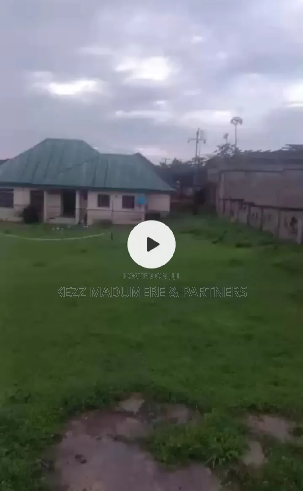 For Sale: 1400 SQMTS With a Bungalow at Liberty Est , Enugu