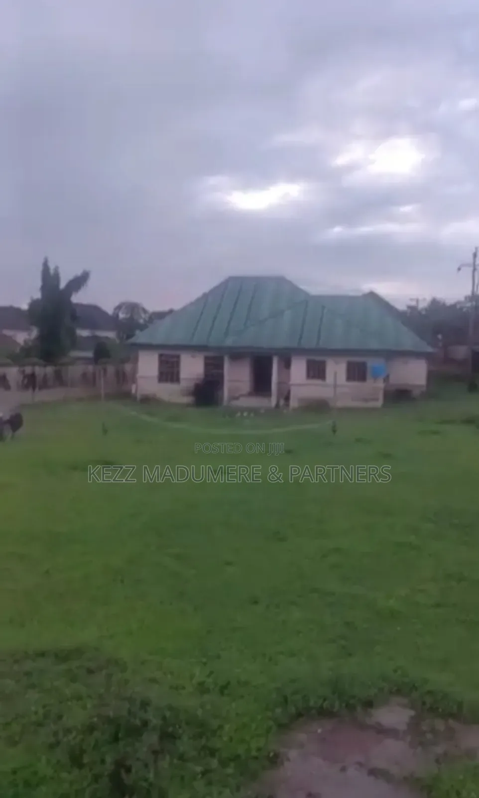 For Sale: 1400 SQMTS With a Bungalow at Liberty Est , Enugu