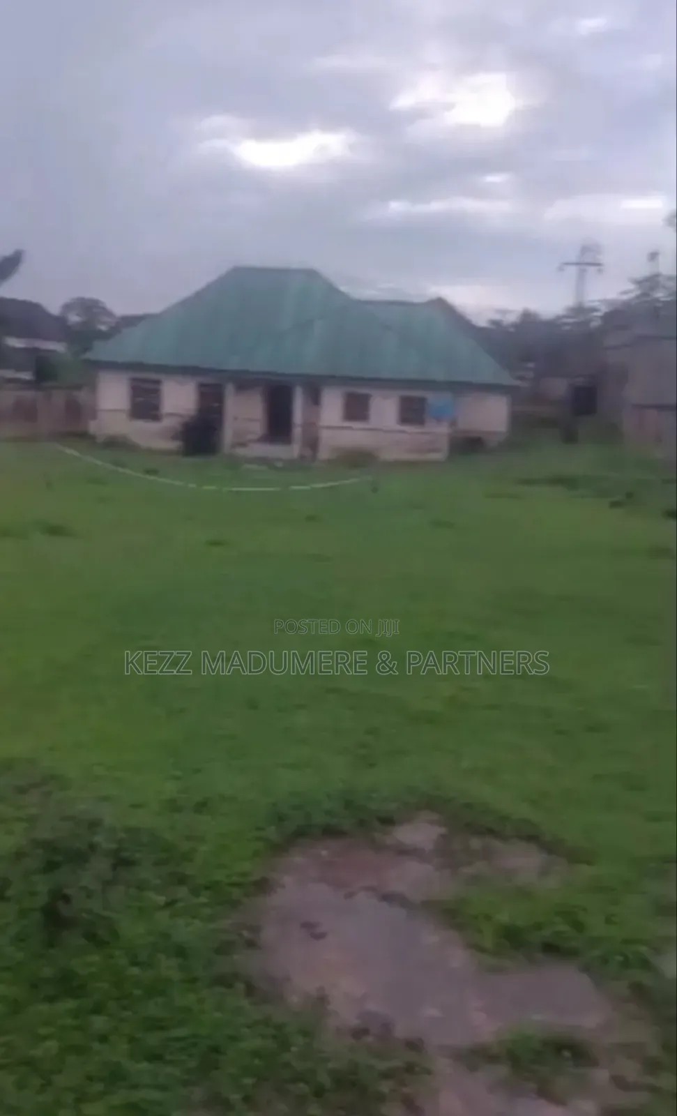 For Sale: 1400 SQMTS With a Bungalow at Liberty Est , Enugu