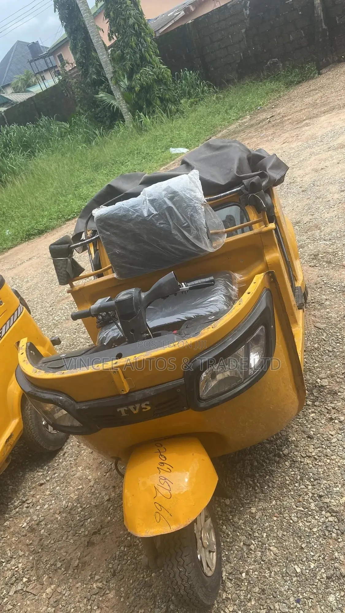 TVS King Cargo 2022 Yellow