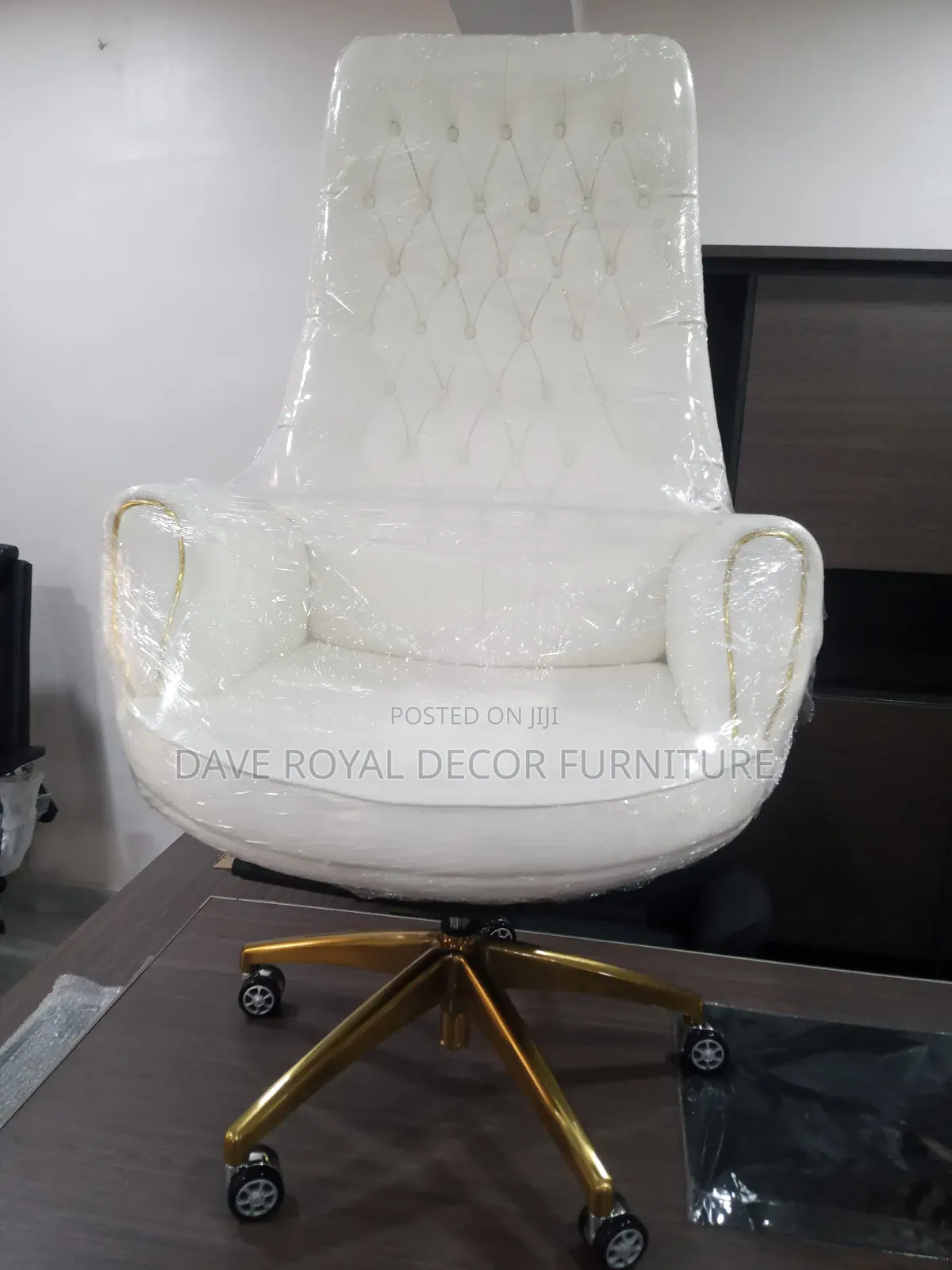 Classic Executive White Boss Office Chair.